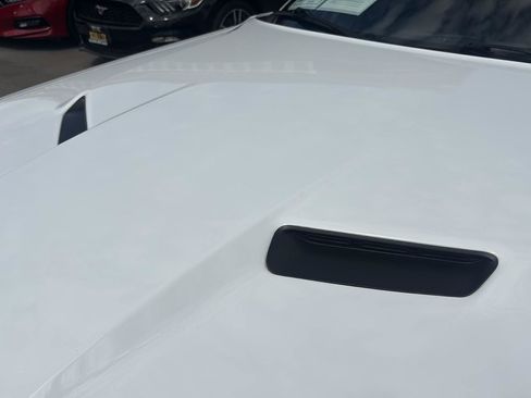 Used 2019 Dodge Challenger SXT RWD image 7