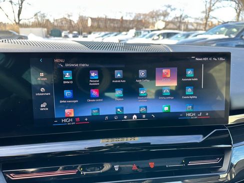 Used 2025 BMW 530i xDrive w/ Premium Package image 24