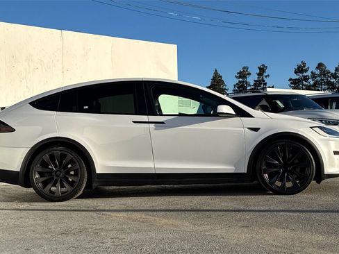Used 2023 Tesla Model X image 3