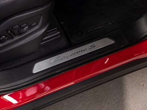 Used 2025 Porsche Cayenne S image 32