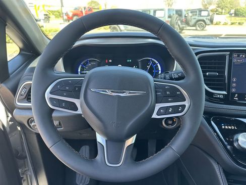 Used 2024 Chrysler Pacifica Pinnacle image 12