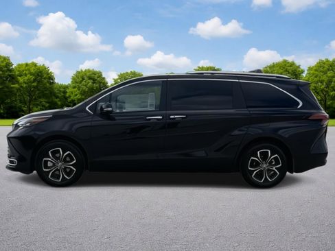 New 2026 Toyota Sienna Platinum image 4