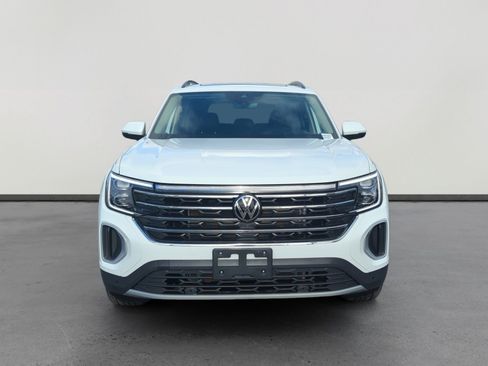 Certified 2025 Volkswagen Atlas SE image 8