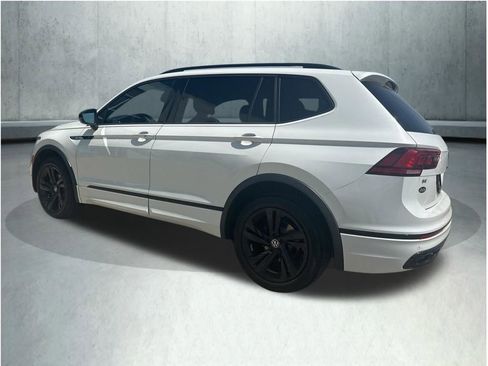 Used 2024 Volkswagen Tiguan SE R-Line AWD/4WD image 3