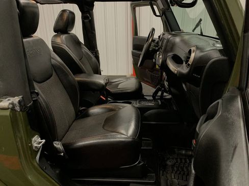 Used 2016 Jeep Wrangler Sahara image 41