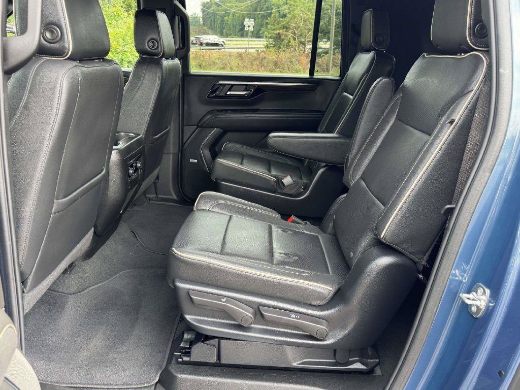 Used 2025 Chevrolet Suburban Premier AWD/4WD image 19