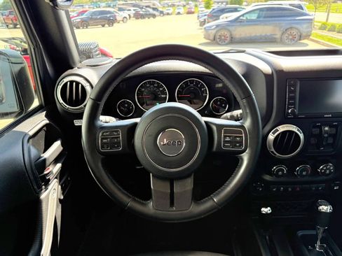 Used 2017 Jeep Wrangler Unlimited Rubicon w/ Connectivity Group AWD/4WD image 16