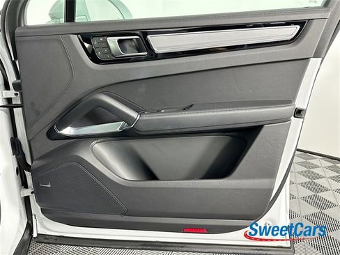 Used 2023 Porsche Cayenne Turbo image 44