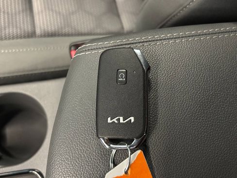 Used 2022 Kia Niro LXS image 17