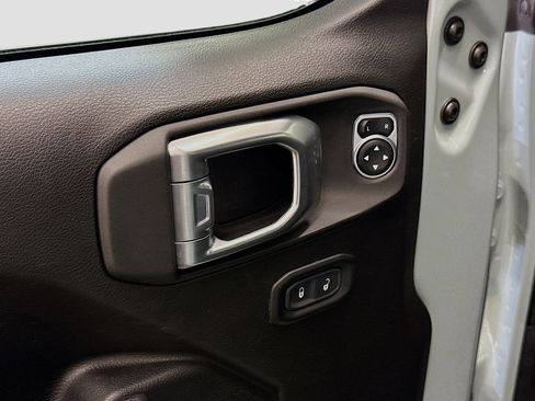 Used 2023 Jeep Wrangler Unlimited w/ Sun & Screen Package AWD/4WD image 15