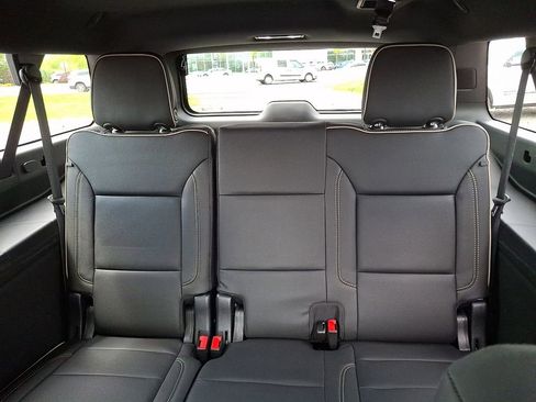 Used 2023 GMC Yukon XL SLT w/ SLT Luxury Package AWD/4WD image 14