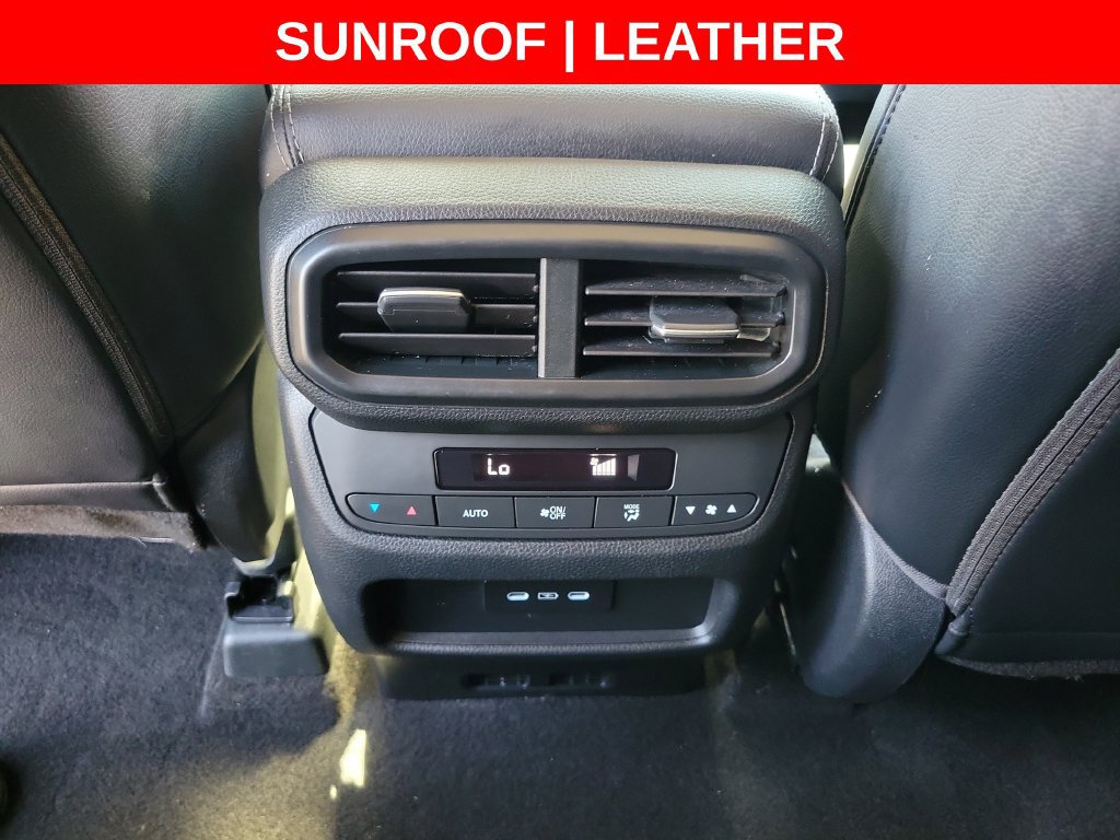 Used 2024 Honda Pilot Touring image 16