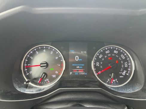 Used 2021 Toyota RAV4 LE AWD/4WD image 9