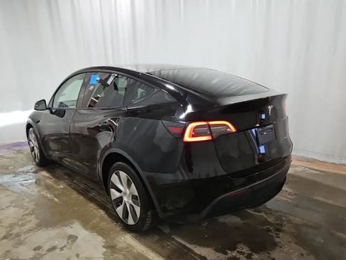Used 2021 Tesla Model Y Long Range image 6