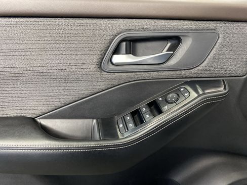 Used 2022 Nissan Rogue SV image 12