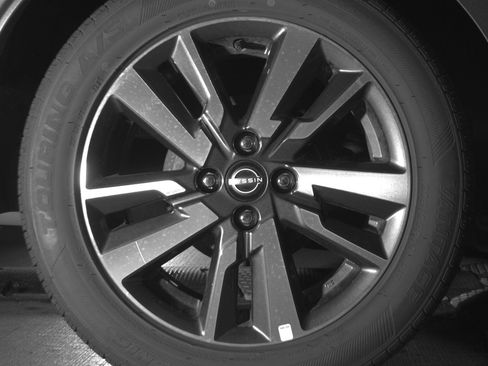 Used 2025 Nissan Versa SV FWD image 15
