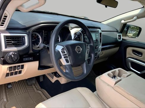 Used 2017 Nissan Titan SV RWD image 17