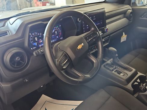 Used 2024 Chevrolet Colorado W/T image 11