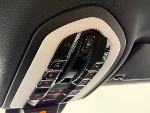 Certified 2026 Porsche Macan S AWD/4WD image 24