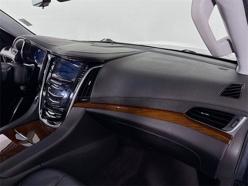 Used 2020 Cadillac Escalade Luxury image 26