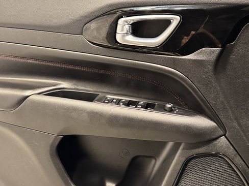 Used 2024 Jeep Compass Trailhawk image 15