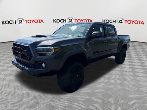 Used 2022 Toyota Tacoma TRD Sport w/ TRD Premium Sport Package AWD/4WD image 3