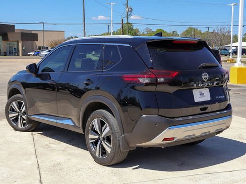 Used 2023 Nissan Rogue Platinum image 2