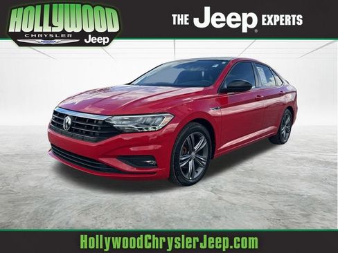 Used 2021 Volkswagen Jetta R-Line w/ R-Line Cold Weather Package image 1