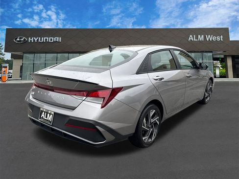 Used 2025 Hyundai Elantra Sport image 5