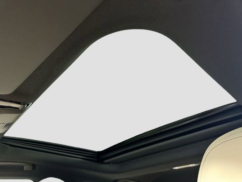 Certified 2025 BMW 330i xDrive Sedan w/ Convenience Package image 18