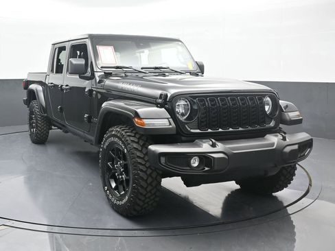 Used 2024 Jeep Gladiator Sport image 9