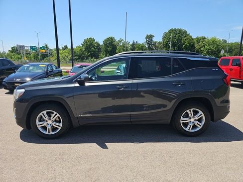 Used 2020 GMC Terrain SLE w/ Driver Convenience Package FWD image 2