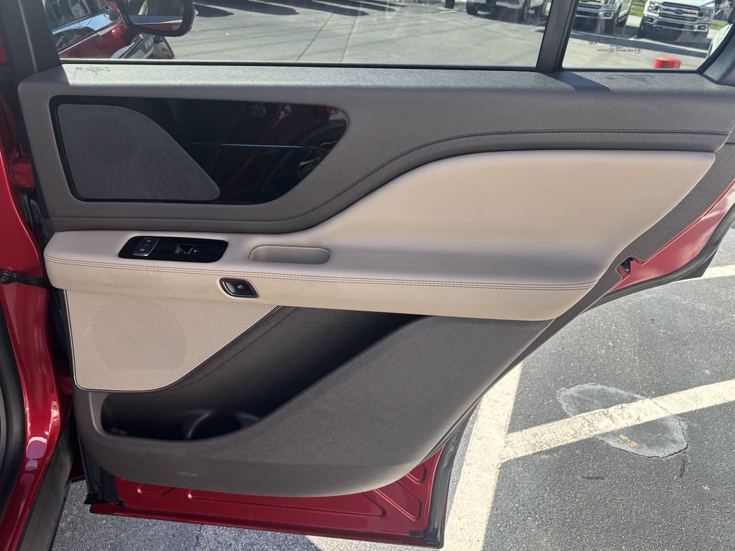 Used 2021 Lincoln Aviator 2WD w/ Elements Package image 19