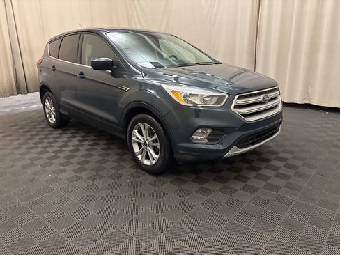 Used 2019 Ford Escape SE image 3