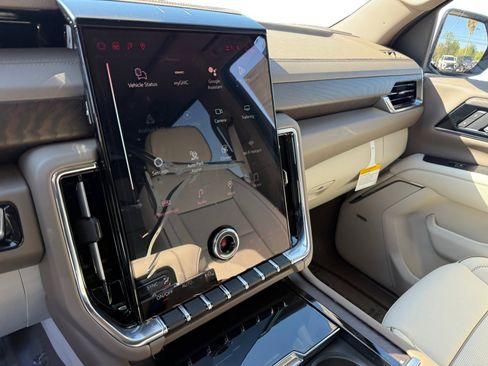 New 2026 GMC Yukon XL Denali w/ Denali Reserve Package image 12