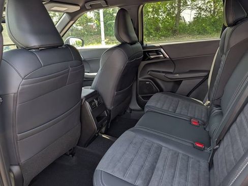 New 2026 Mitsubishi Outlander LE AWD/4WD image 5