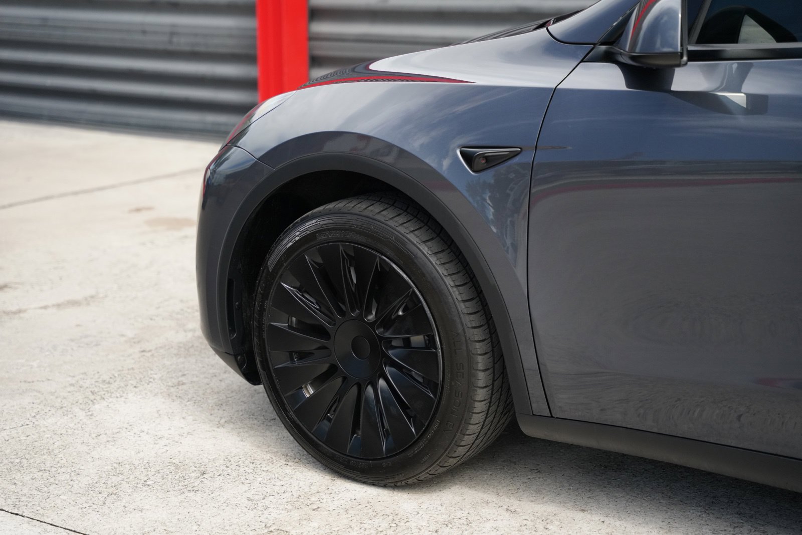Used 2023 Tesla Model Y 2WD image 3