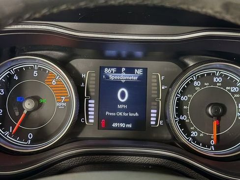 Used 2020 Jeep Cherokee Latitude Plus w/ Comfort/Convenience Group AWD/4WD image 14