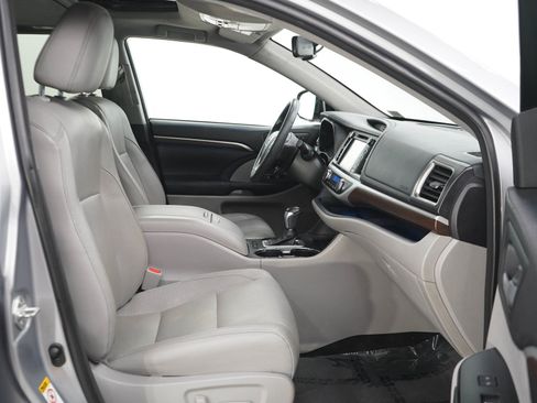 Used 2015 Toyota Highlander Limited AWD/4WD image 11