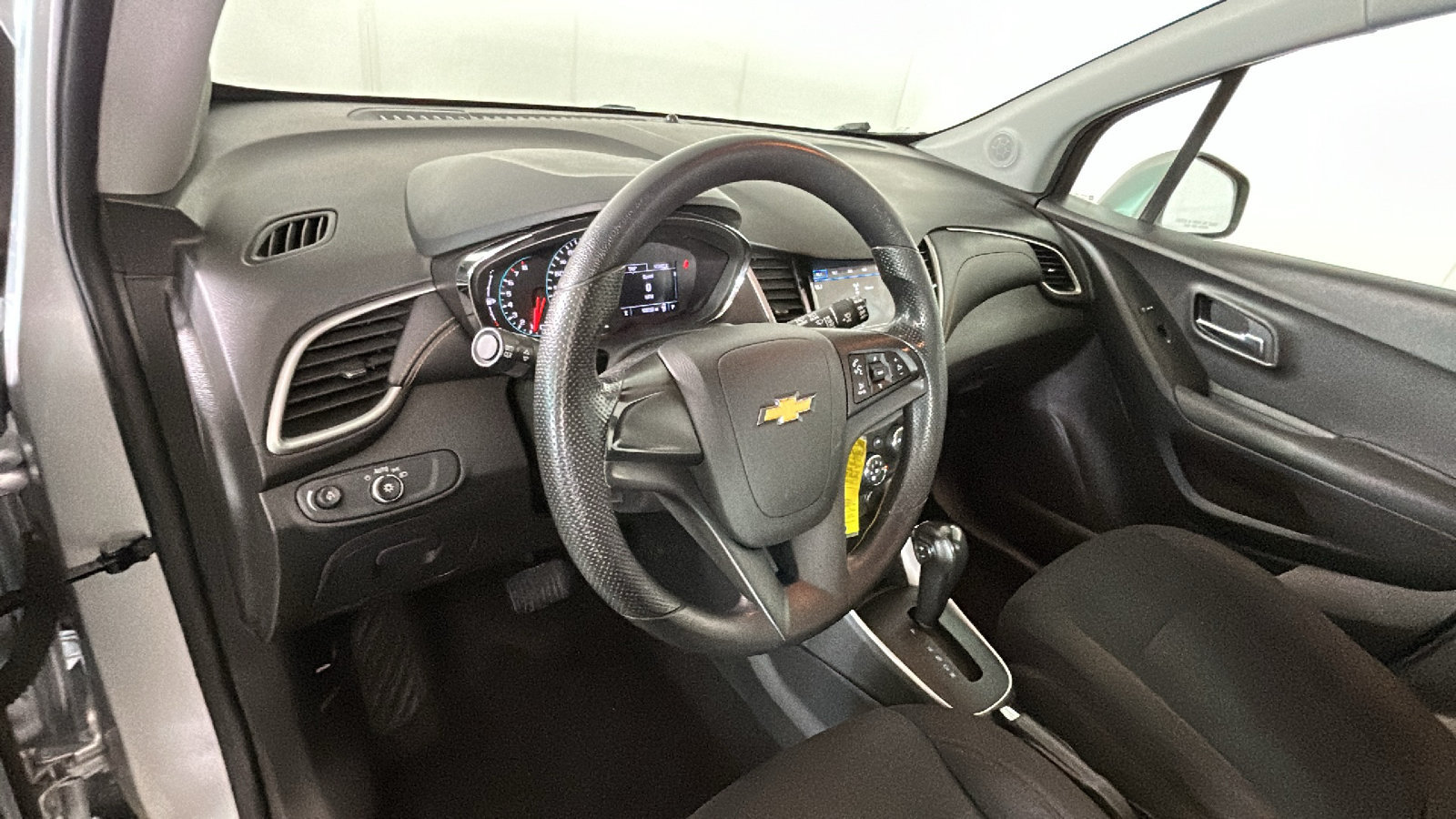 Used 2018 Chevrolet Trax LS AWD/4WD image 16