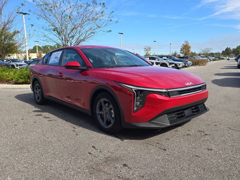 New 2025 Kia K4 LXS image 2