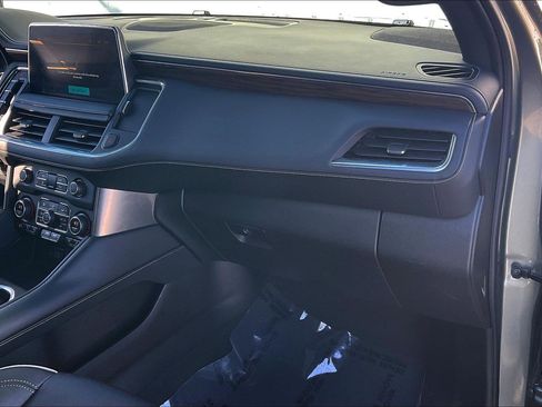 Used 2023 Chevrolet Suburban Premier image 21