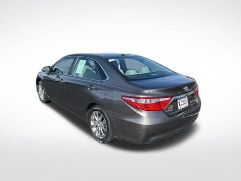 Used 2015 Toyota Camry XLE w/ Moonroof Package image 3
