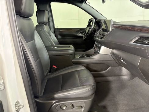 Used 2024 Chevrolet Suburban LT image 18