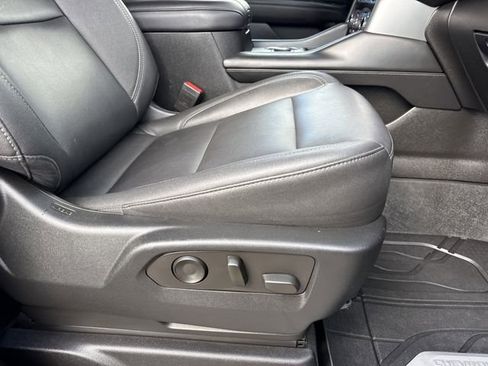 Used 2023 Chevrolet Suburban LT RWD image 35