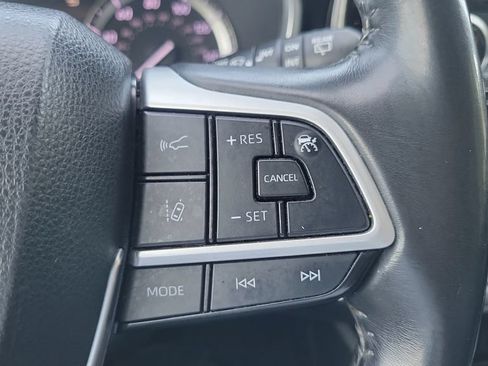 Used 2022 Toyota Highlander XLE FWD image 21
