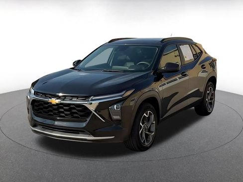 Used 2025 Chevrolet Trax LT FWD image 5