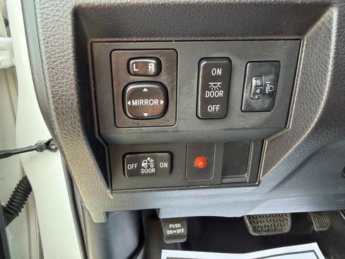 Used 2014 Toyota Tundra SR5 w/ SR5 Upgrade Package AWD/4WD image 16