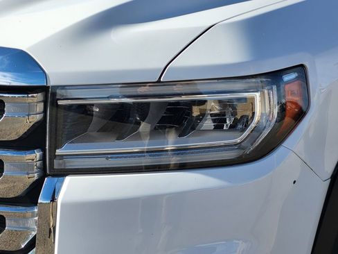 Used 2021 GMC Acadia SLE w/ Driver Convenience Package image 8