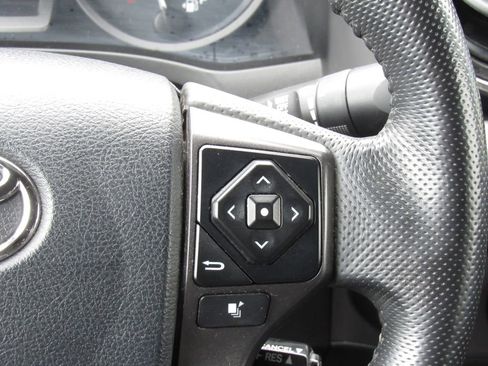 Used 2016 Toyota Tacoma TRD Off-Road image 22